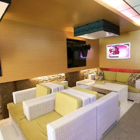 Apartahotel Emerald Paradise